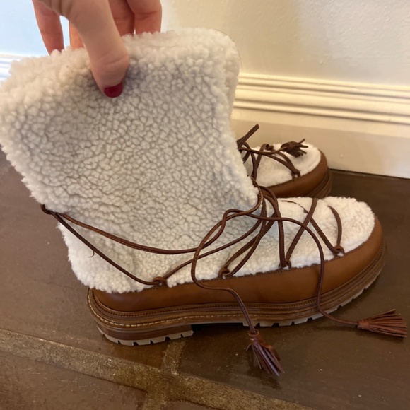 Aquazzura very gstaad shearling and leather ankle boots - Picture 3 of 7